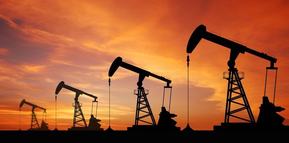The difficulty of economic diversification in oil-producing countries and the need for financial rules